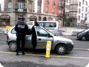 Pose vitre teintée Taverny, ajouter un film solaire sur son véhicule sur  Taverny